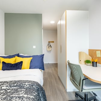 Bronze En Suite - Image 1